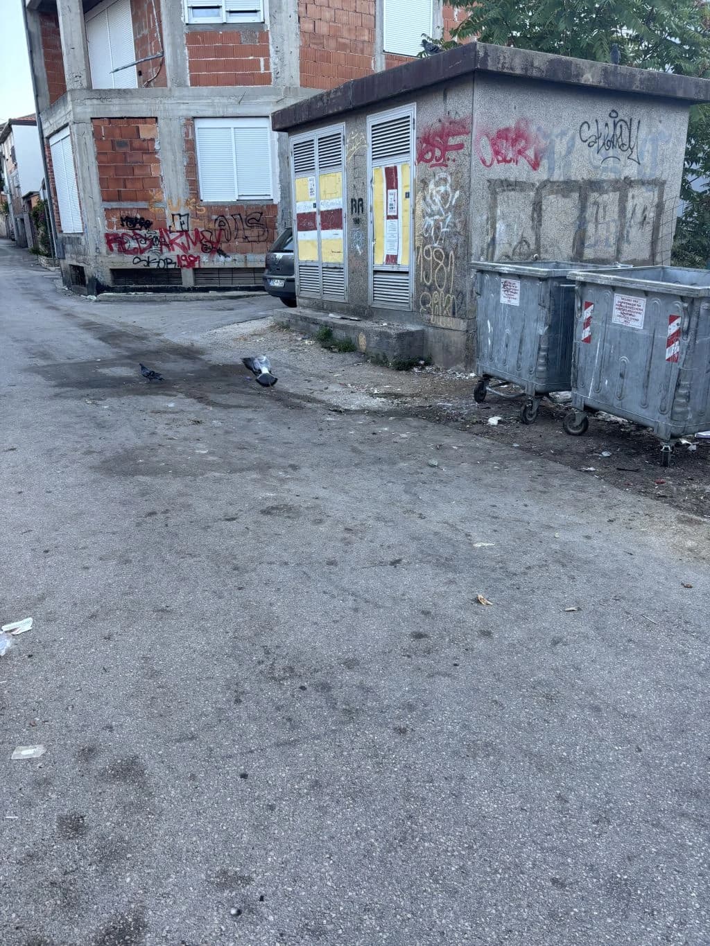 Kontejneri u Lacinoj ulici