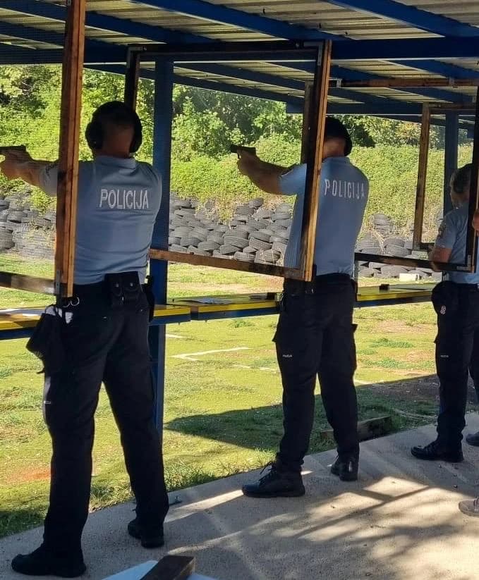 Policija ŽZH održala redovito vježbovno gađanje