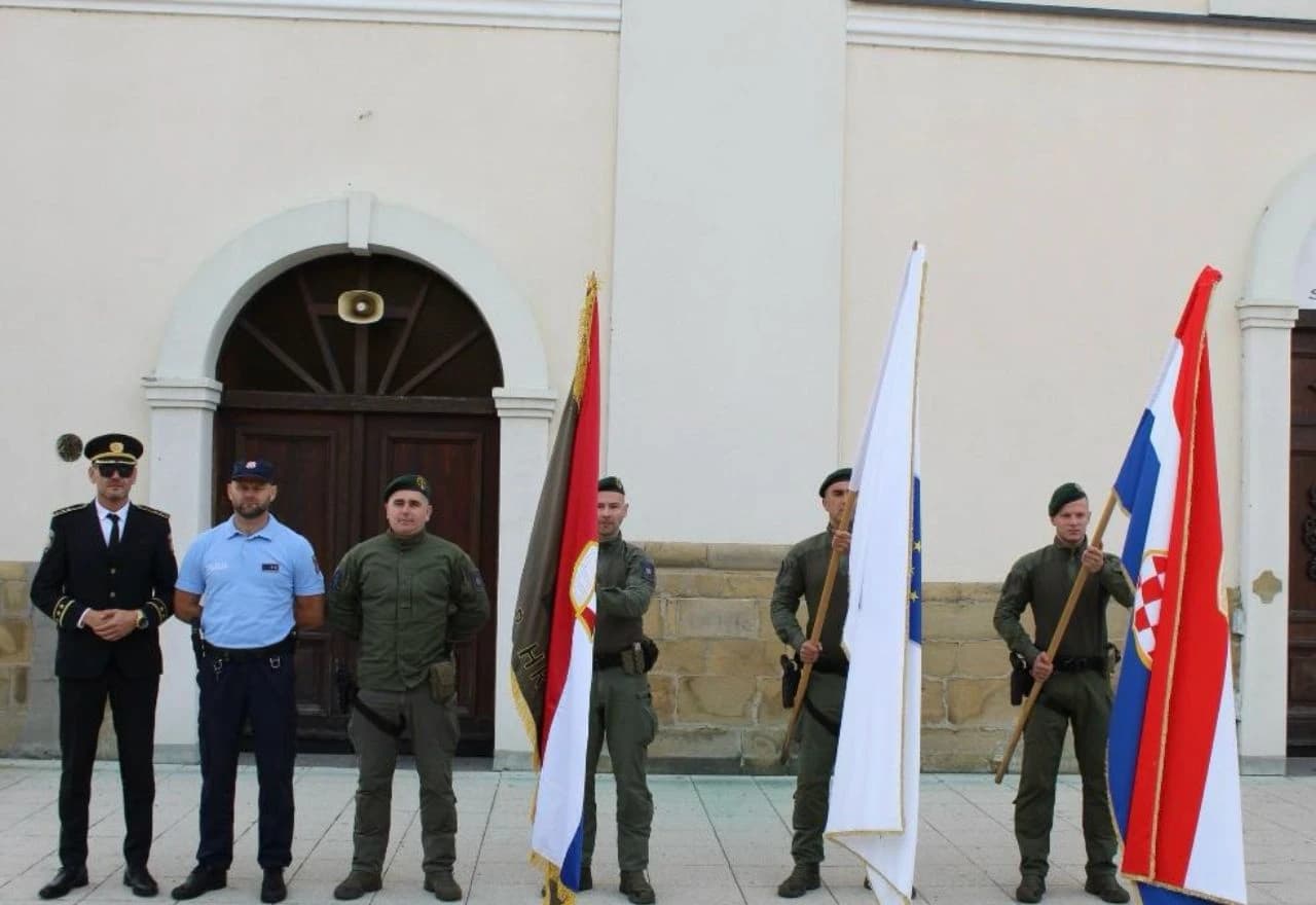 Policijski službenici ŽZH obilježili Dan policije u Orašju