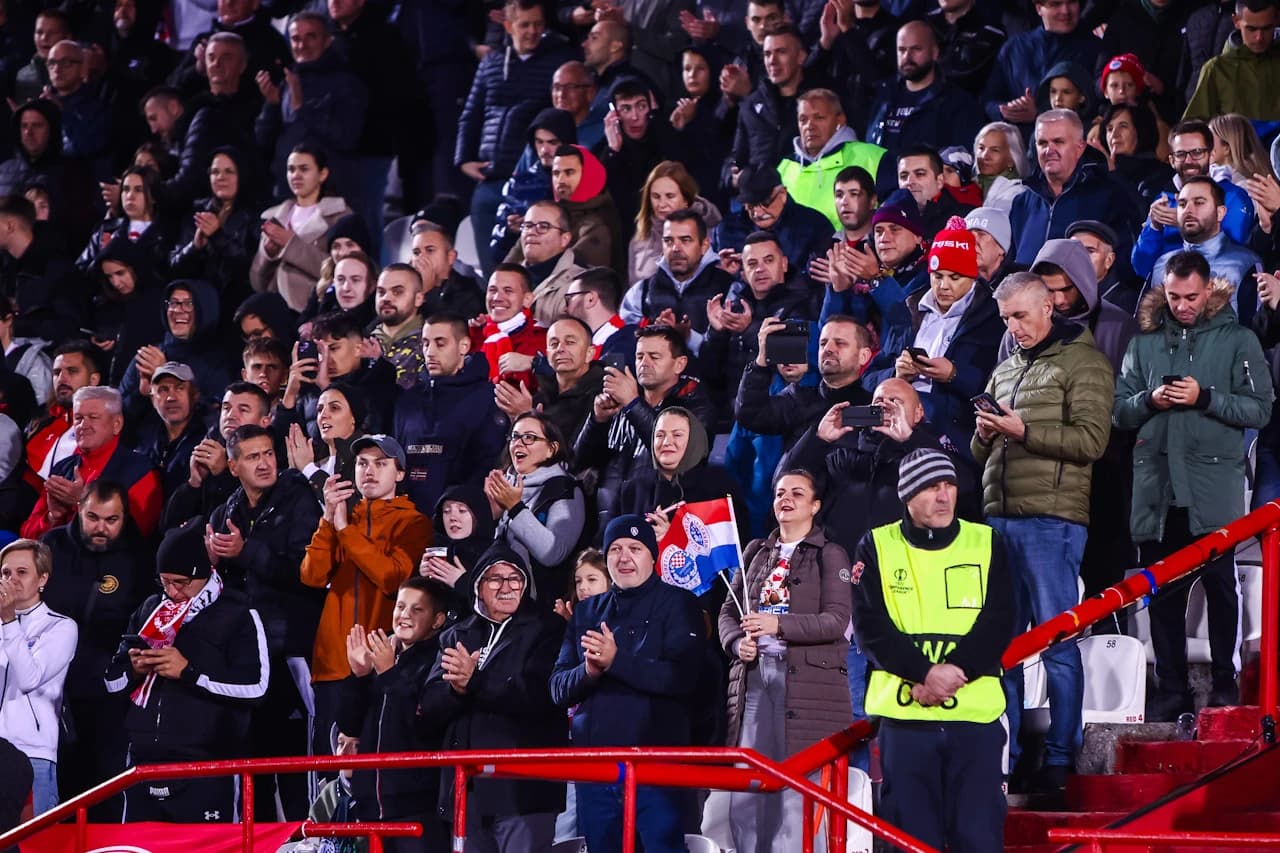 Pune tribine u Mostaru