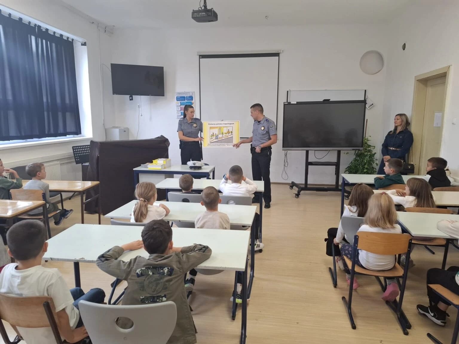 Policija u Čapljini provodi edukativne aktivnosti za prvašiće.