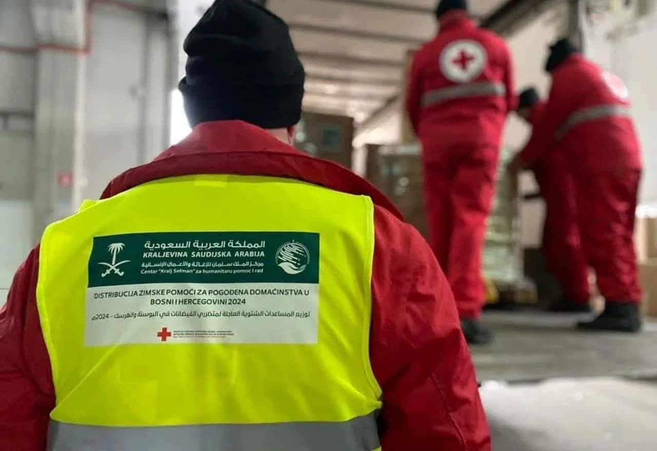 Pomoć Crvenog križa za poplavljena područja