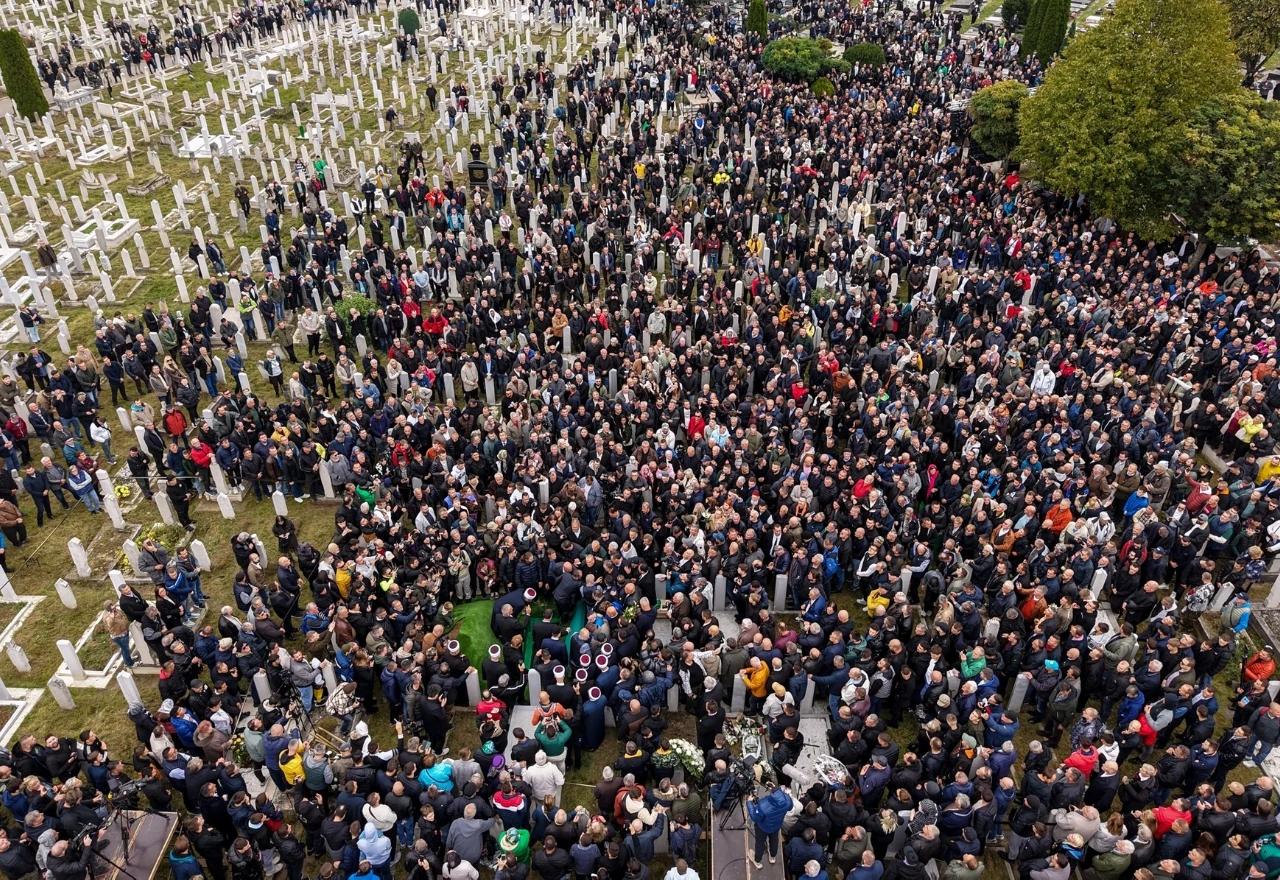Tisuće ljudi oprostile se od Halida Bešlića