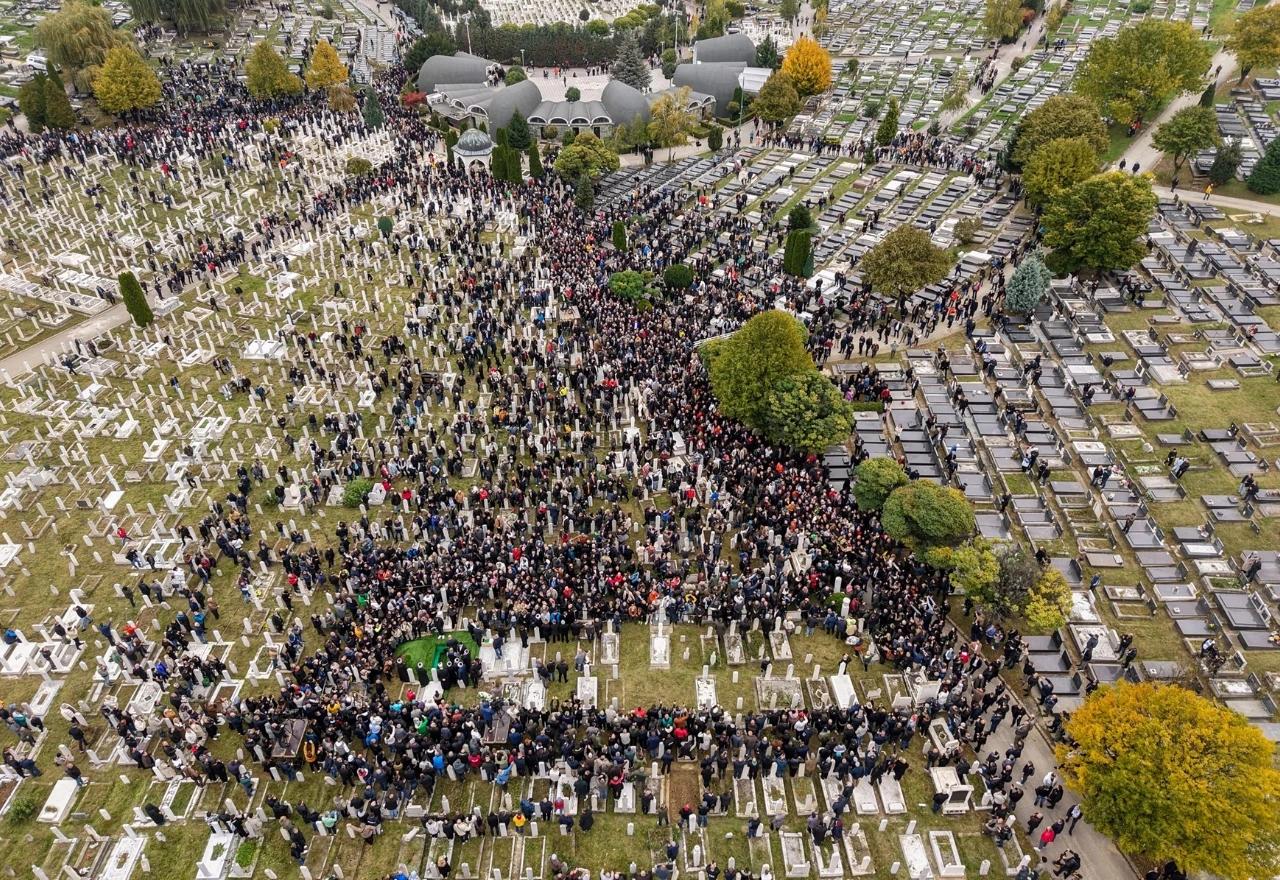 Tisuće ljudi oprostile se od Halida Bešlića