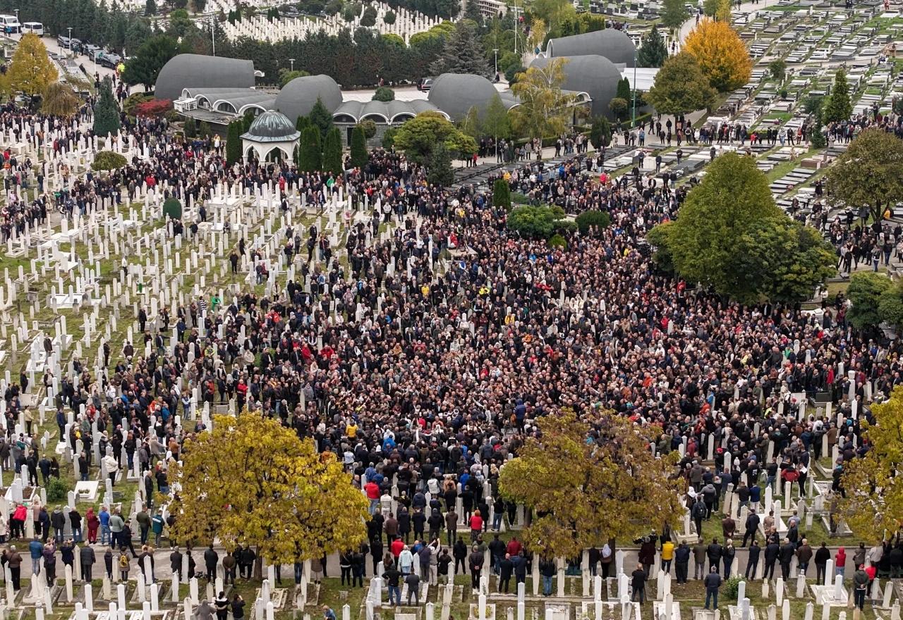 Tisuće ljudi oprostile se od Halida Bešlića