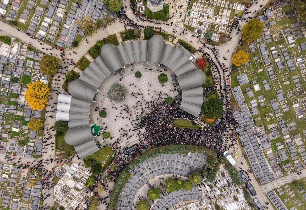 Tisuće ljudi oprostile se od Halida Bešlića
