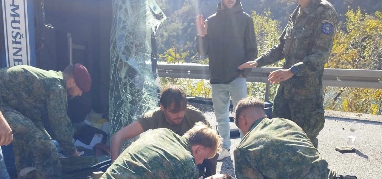 Vojnici EUFOR-a na mjestu nesreće