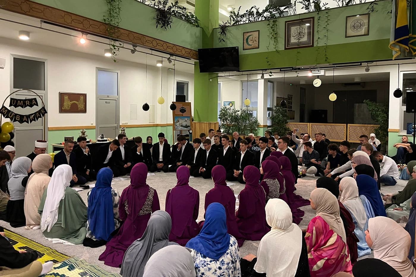 Poseban ispraćaj u Mostaru: 50 maturanata zajedno kreće na umru