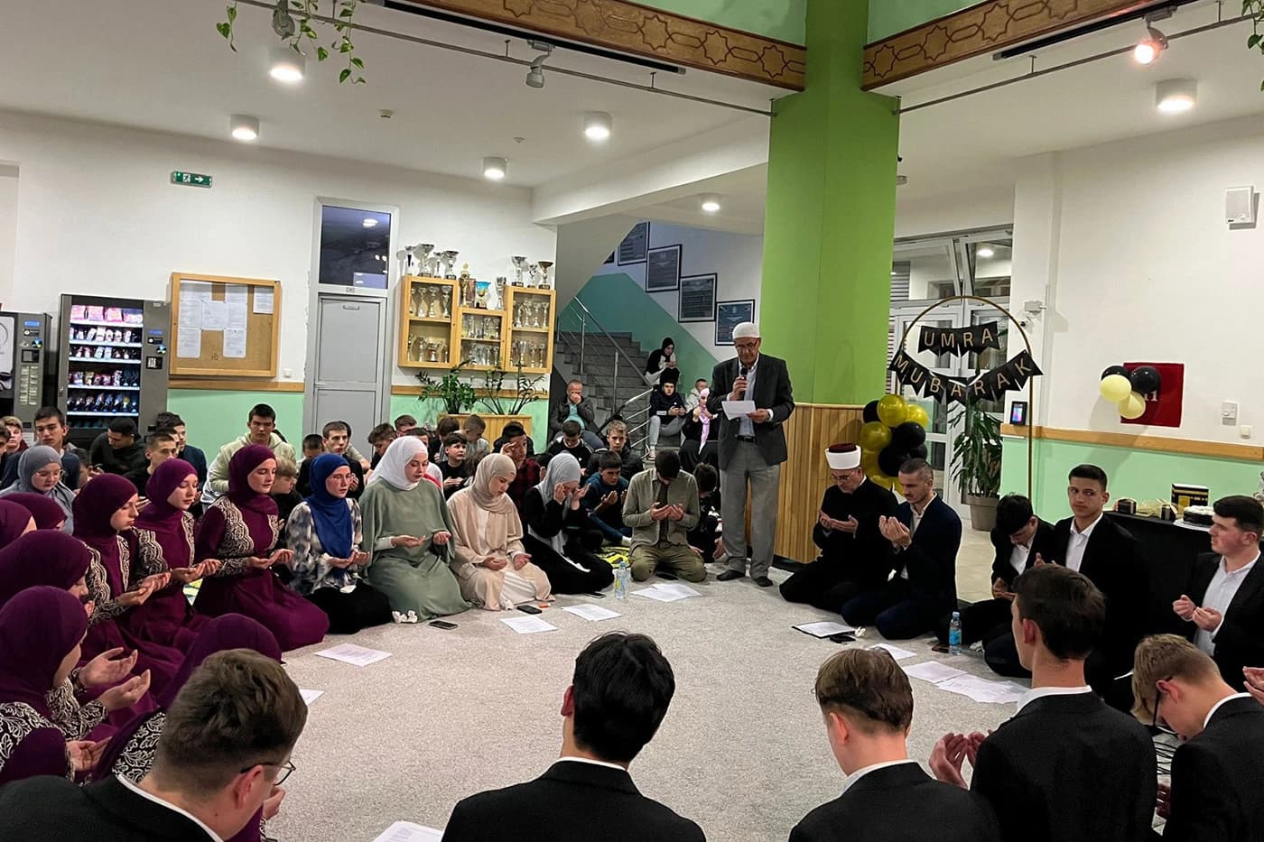 Poseban ispraćaj u Mostaru: 50 maturanata zajedno kreće na umru