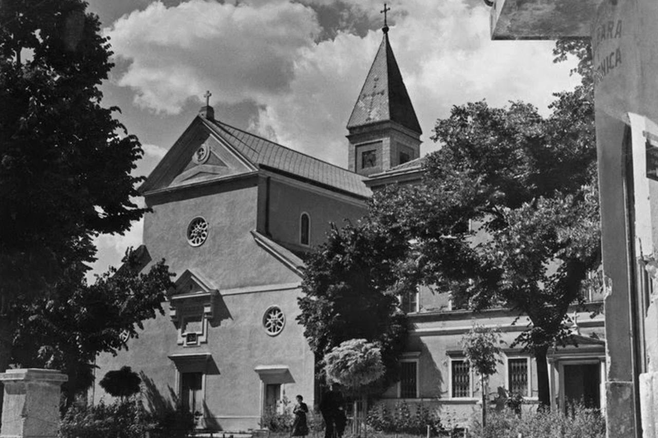 FRanjevačka crkva sv. Petra i Pavla u Mostaru prije rušenja 1992.godine.