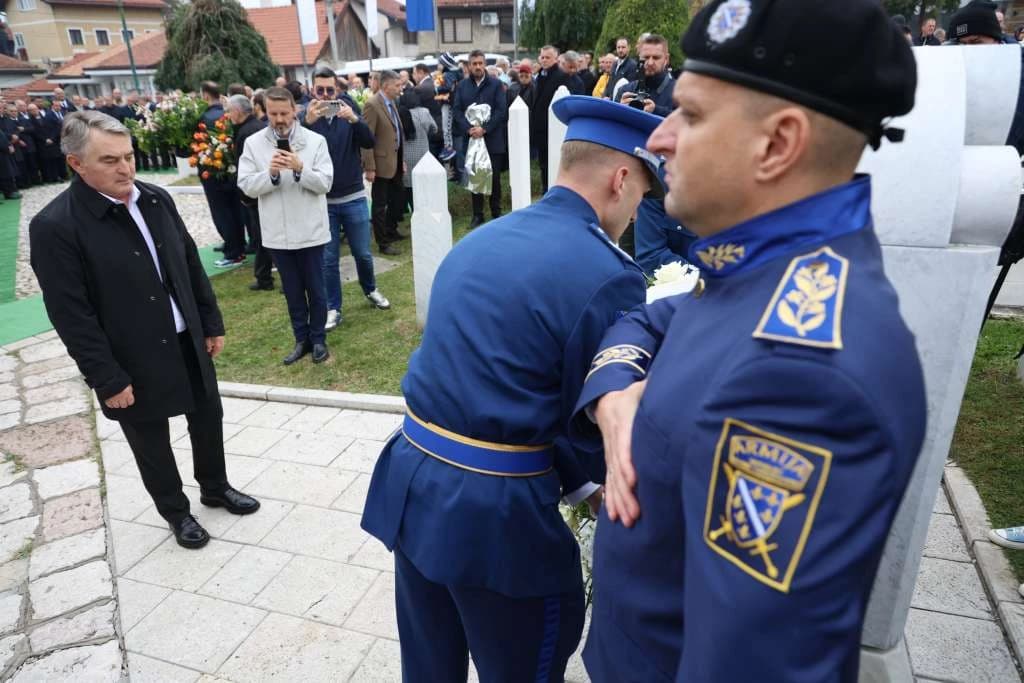 Na Kovačima obilježena 22. godišnjica smrti Alije Izetbegovića