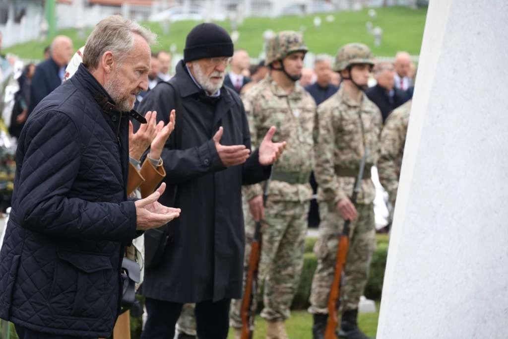 Na Kovačima obilježena 22. godišnjica smrti Alije Izetbegovića