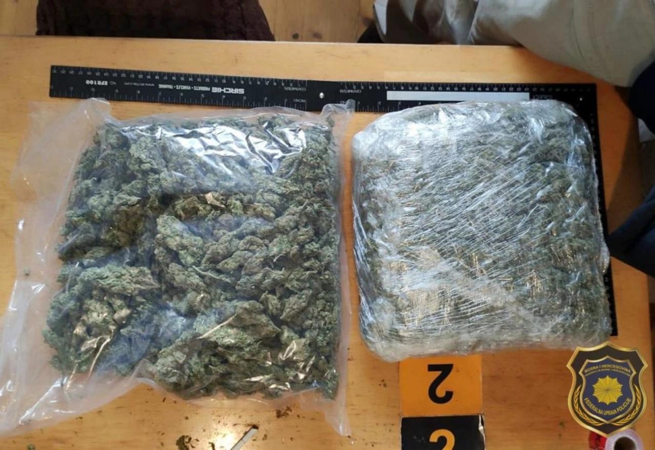 Uhićen 29-godišnjak, pronađeno tri kilograma kanabisa u pretresu