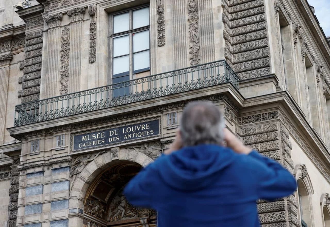 Pljačka u Louvreu pretvorila se u turističku atrakciju