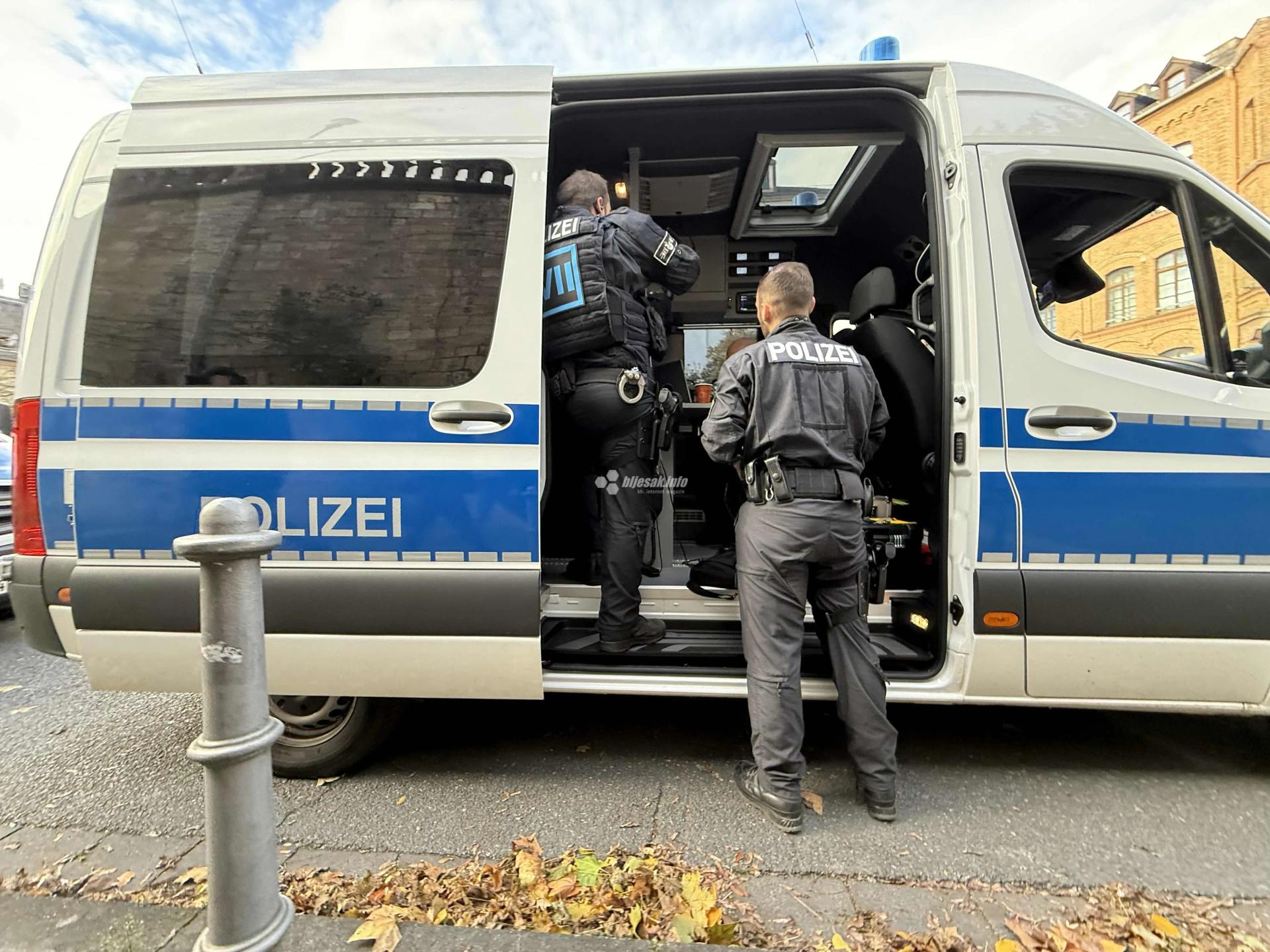 Jake policijske snage