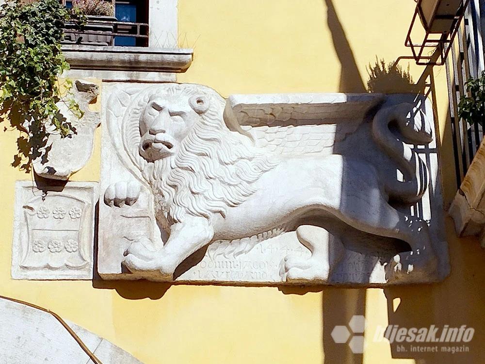 Mletački lav na Vijećnici