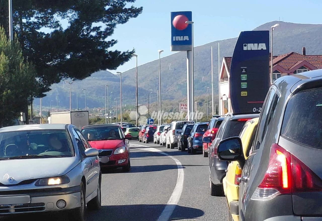 Blagdan Svih svetih stvorio prometni kolaps u Vrapčićima