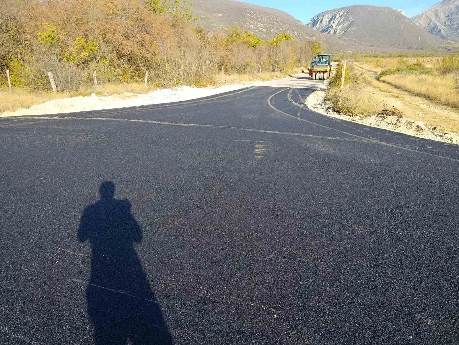 Asfaltiranje ceste Željuša-Podgorani