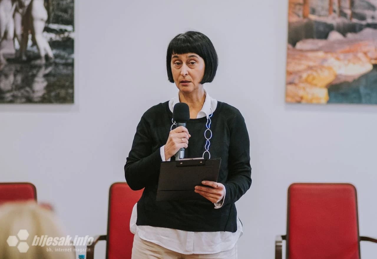 "Oblikovanje narativa: Neformalno obrazovanje kao most između učenja i sudjelovanja"