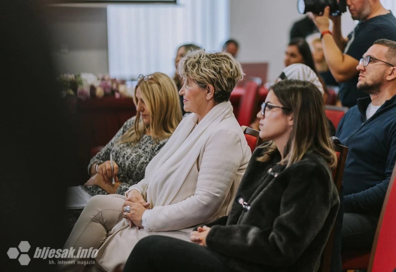 "Oblikovanje narativa: Neformalno obrazovanje kao most između učenja i sudjelovanja"