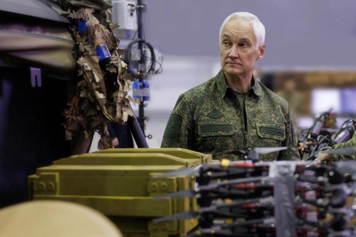 Andrey Belousov u obilasku postrojbe