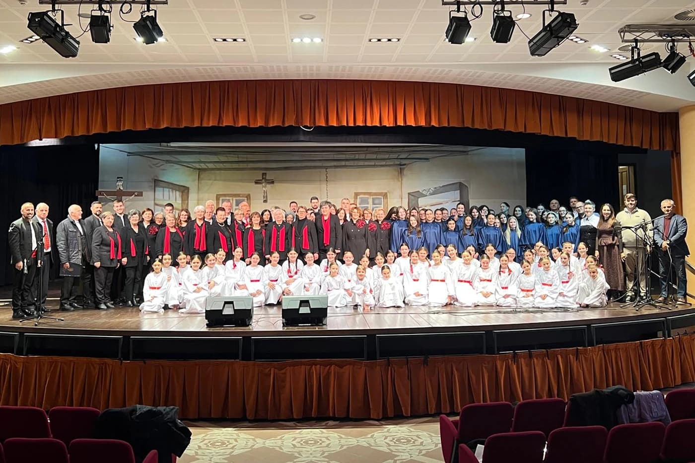 Jubilarni susret zborova okupio amaterske pjevače u Širokom Brijegu