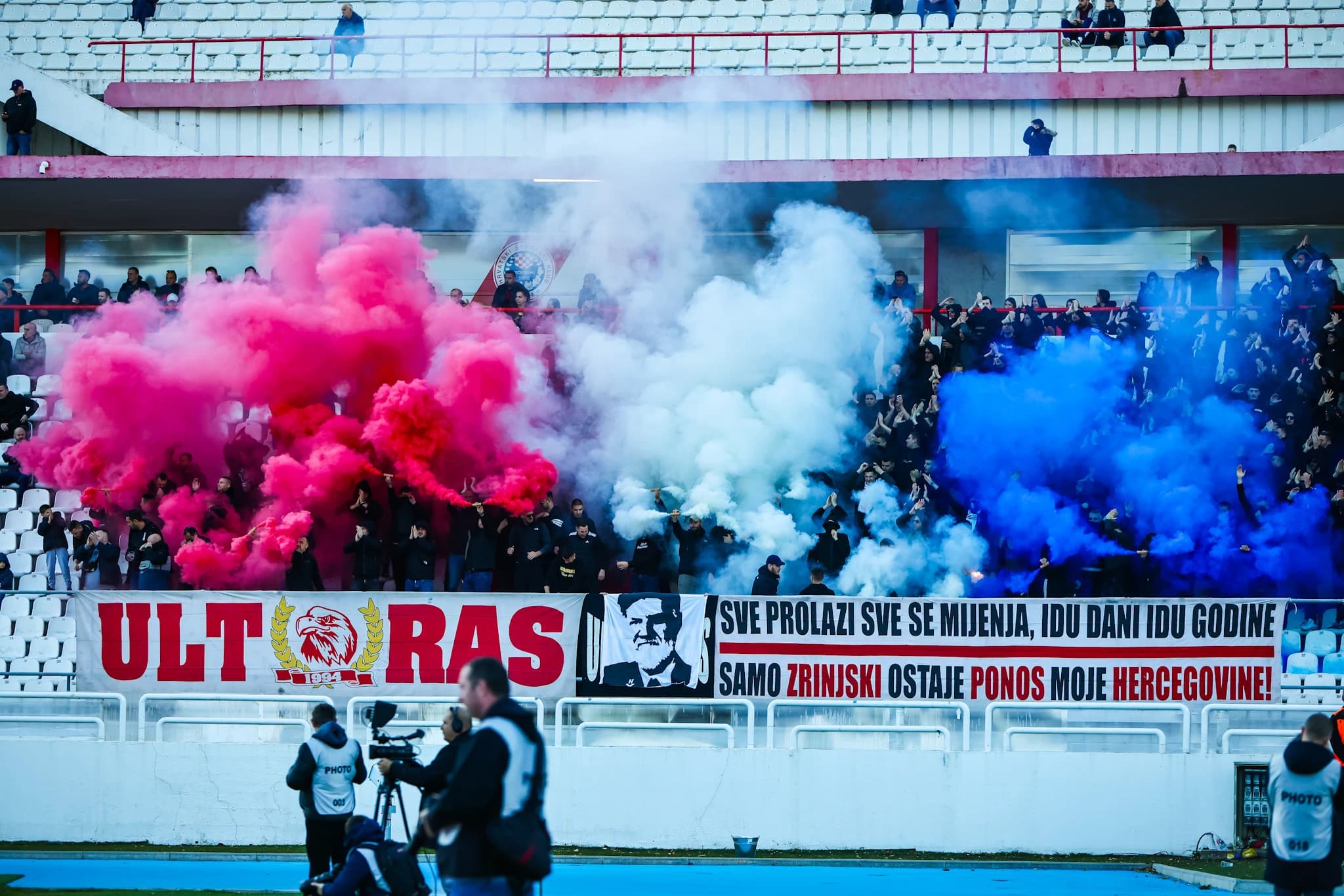 Ultrasi s pirotehnikom