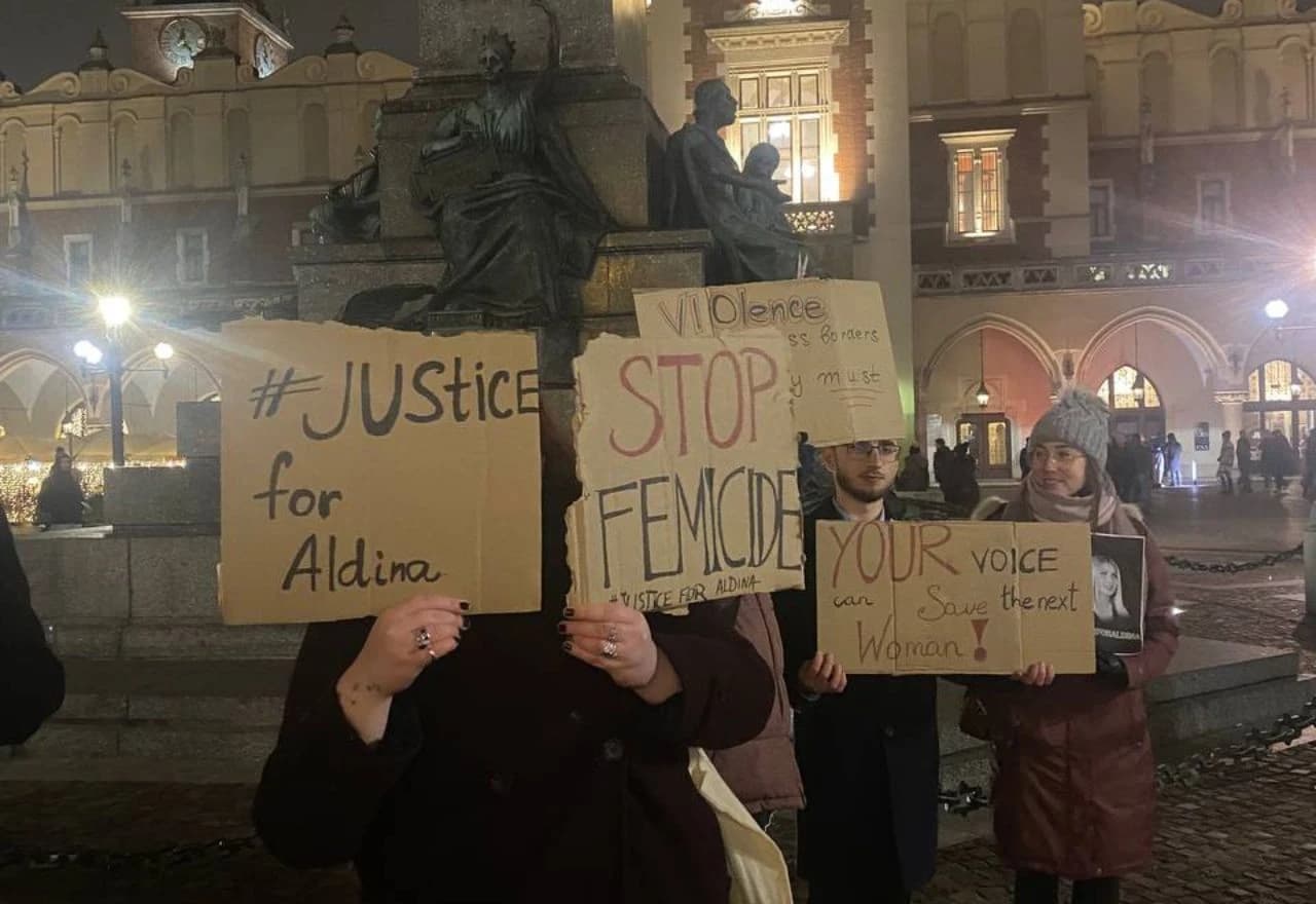 Brojni ljudi su prisustvovali komemoraciji u Krakovu