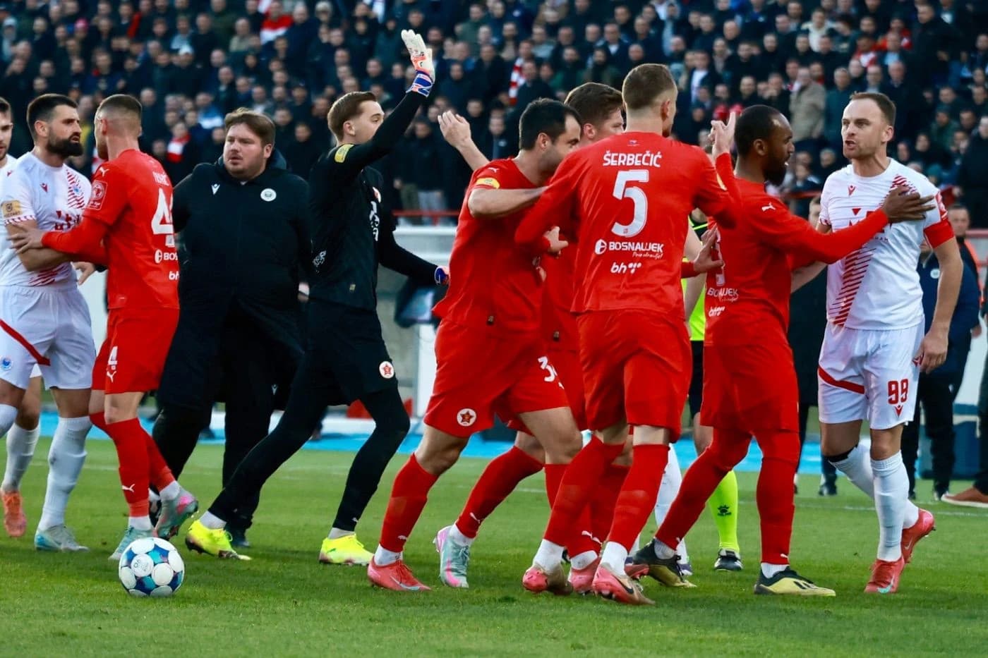 Zagužvalo na terenu