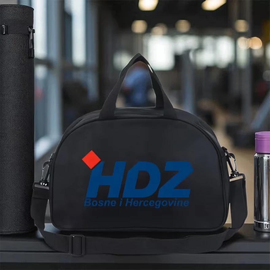 Torbu je moguće kupiti i u crnoj varijanti