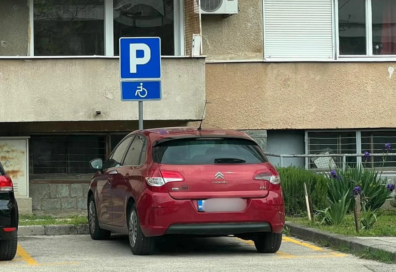 Nepropisno parkiranje najteže pogađa osobe s invaliditetom