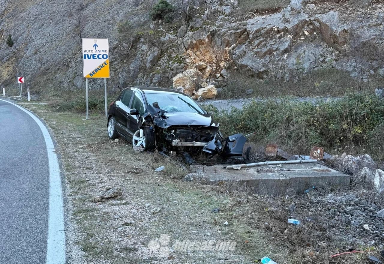 Peugeot sletio s ceste kod Žovnice