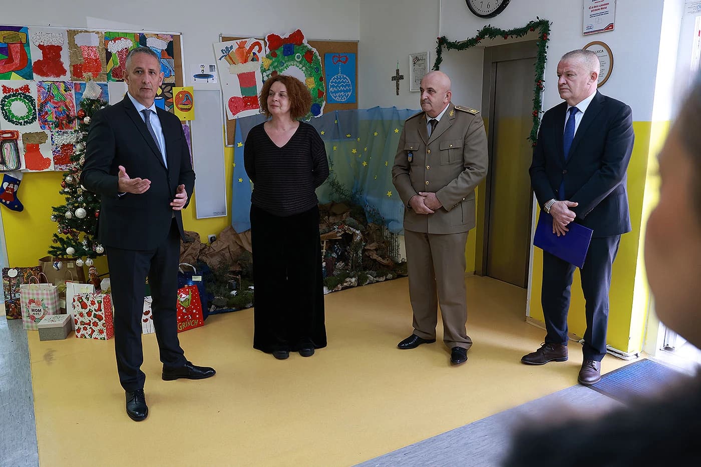 Pripadnici Oružanih snaga i Ministarstva obrane BiH posjetili su Osnovnu školu za djecu s posebnim potrebama Mostar i uručili vrijednu donaciju.