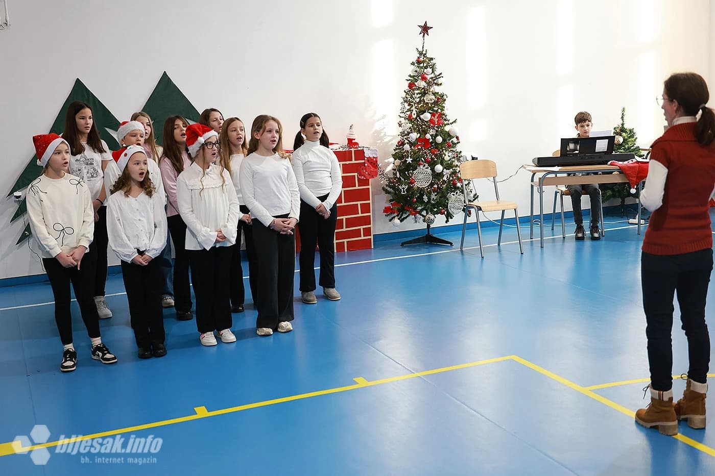 Božićna priredba u Osnovnoj školi u mostarskom naselju Vojno