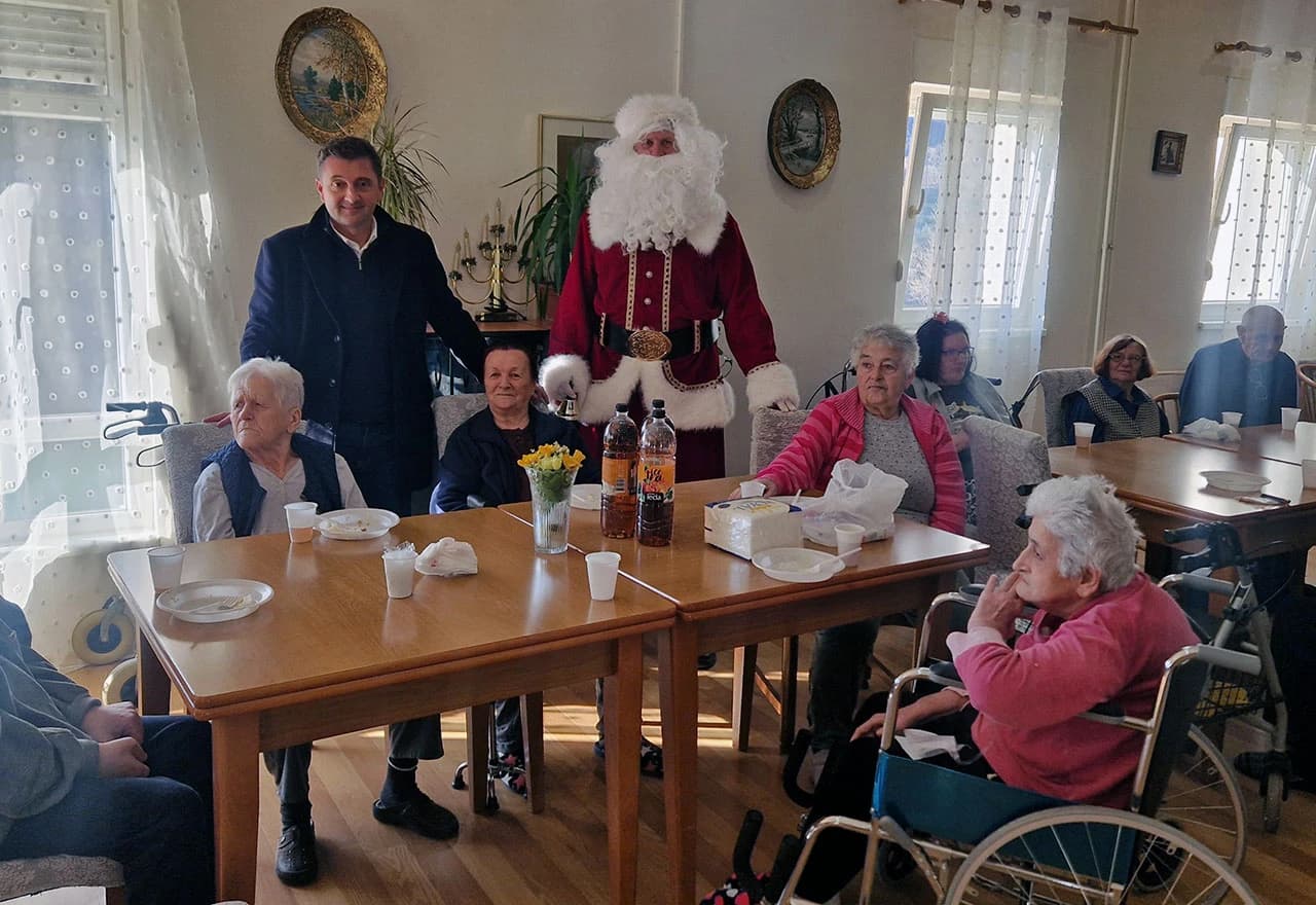 Topla riječ i osmijeh koji znače najviše: Kordić posjetio domove za starije