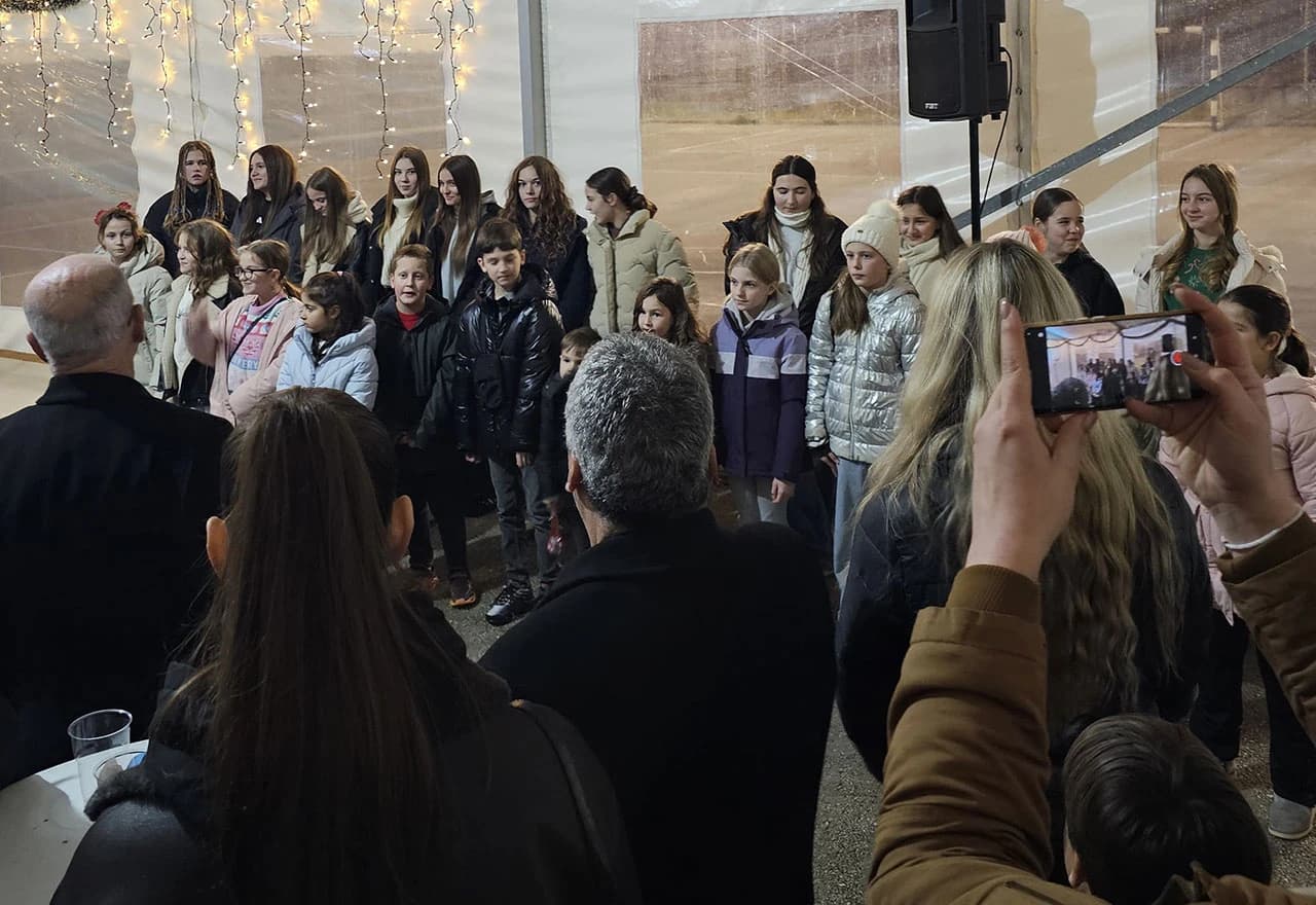 Advent u Bijelom Polju okupio župljane i goste: Božićne pjesme, folklor i bećarac do kasno u noć