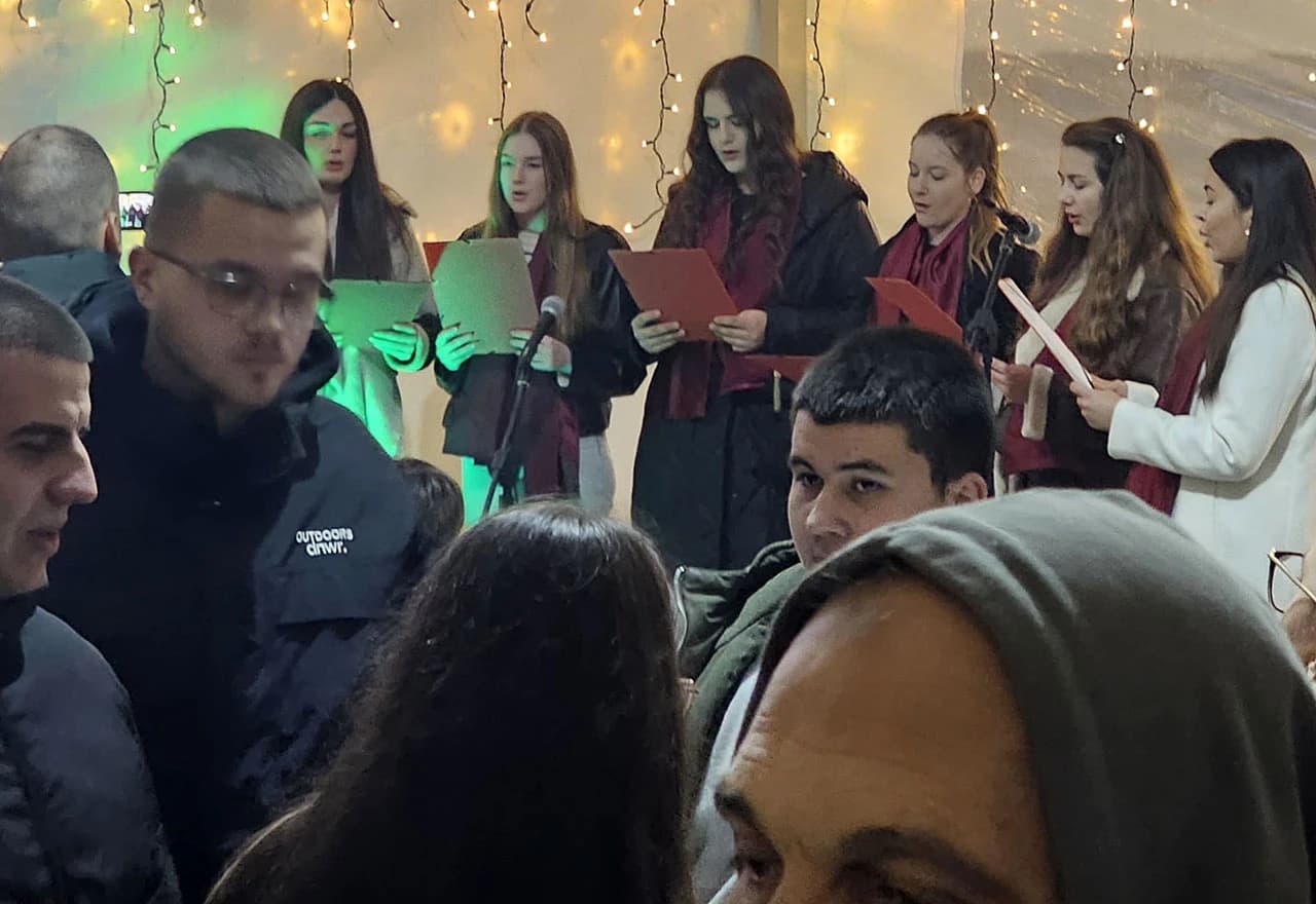 Advent u Bijelom Polju okupio župljane i goste: Božićne pjesme, folklor i bećarac do kasno u noć