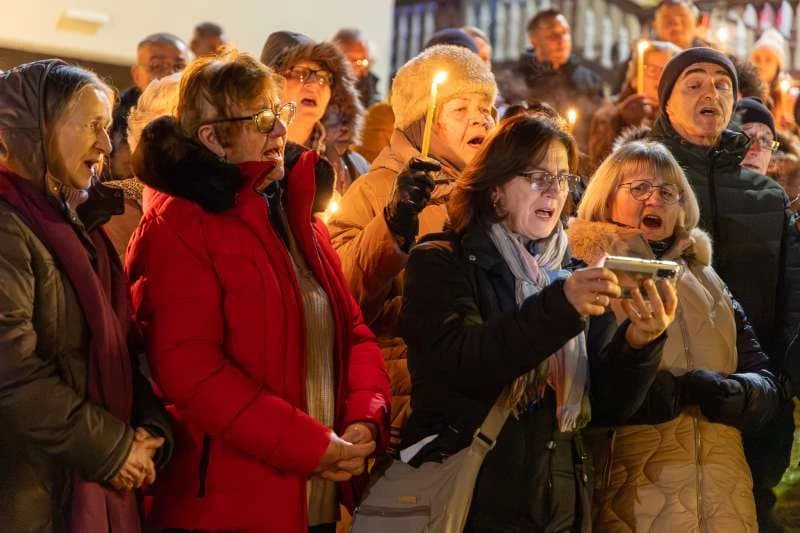 Kardinal Puljić otvorio manifestaciju ''Advent i Božić''