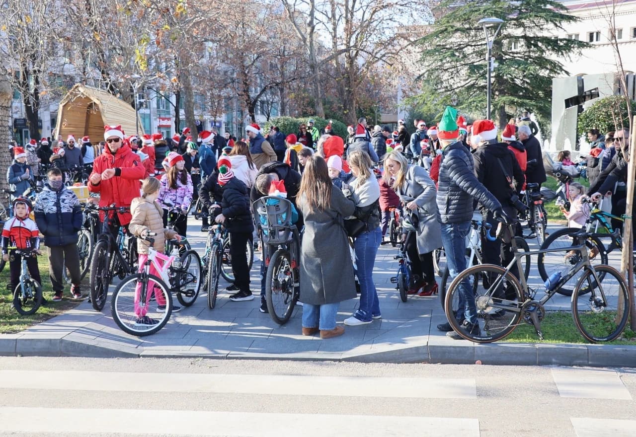 Veliki broj okupljenih