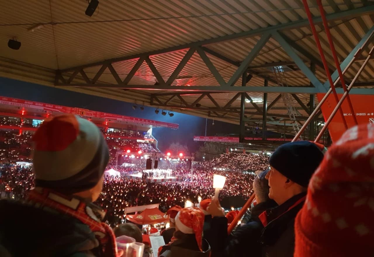 Više od 28 tisuća navijača pjevalo božićne pjesme
