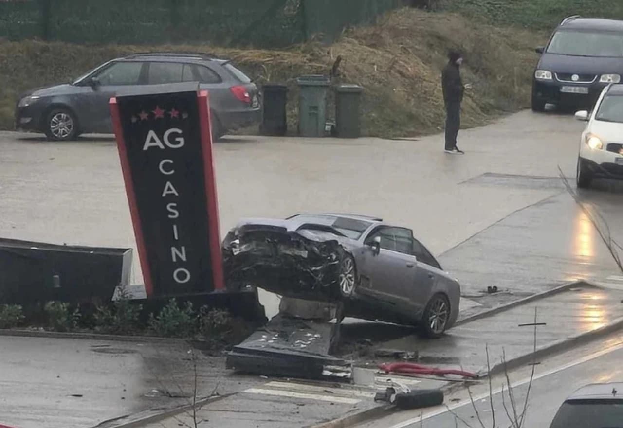 U sudaru tri automobila ozlijeđene tri osobe