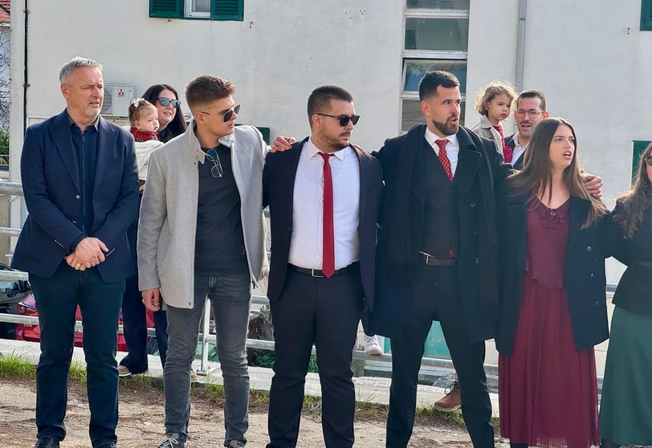 Thompson i mladi Splićani pjesmom razveselili pacijente KBC-a Split