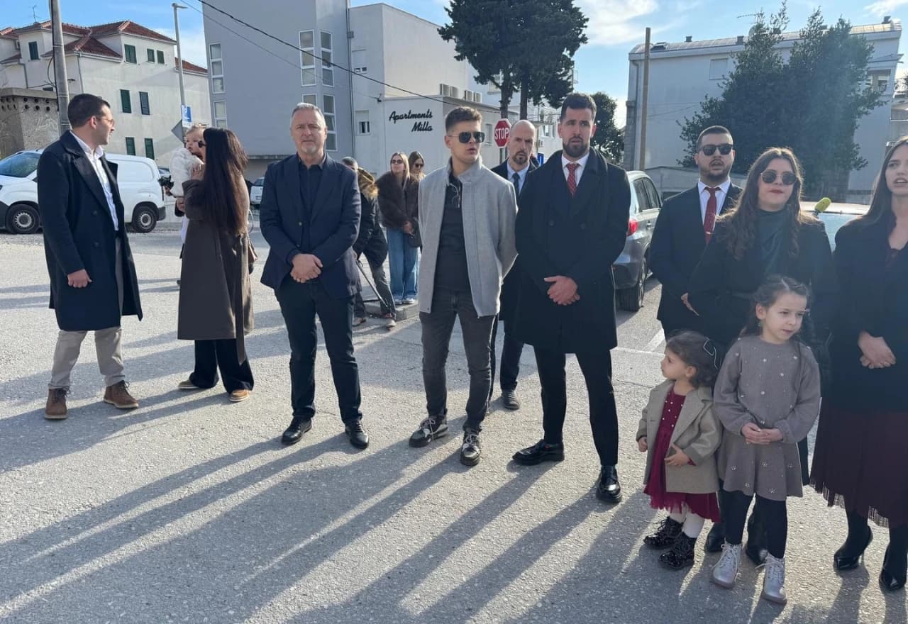 Thompson i mladi Splićani pjesmom razveselili pacijente KBC-a Split