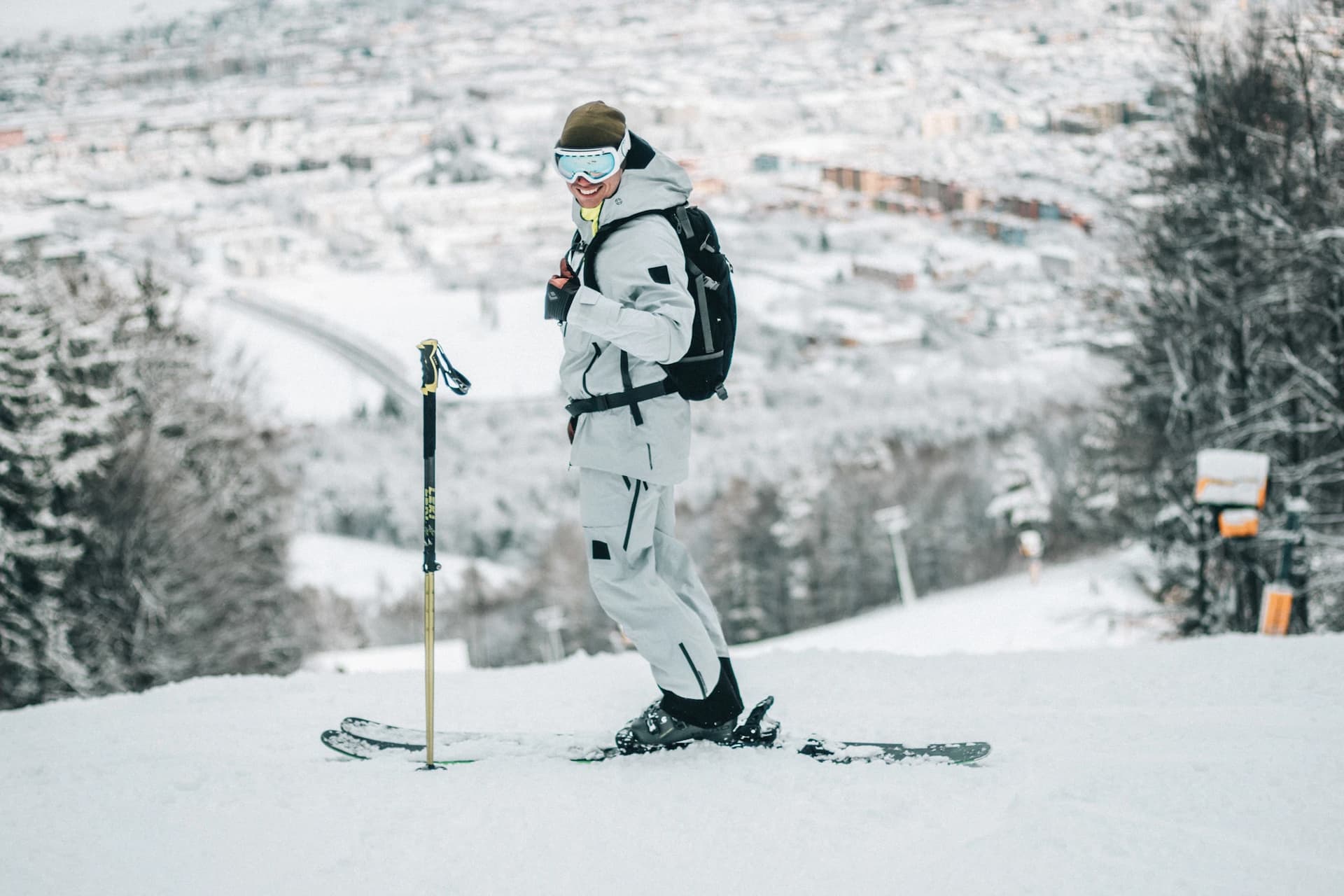Uživanje u skijanju nadomak grada