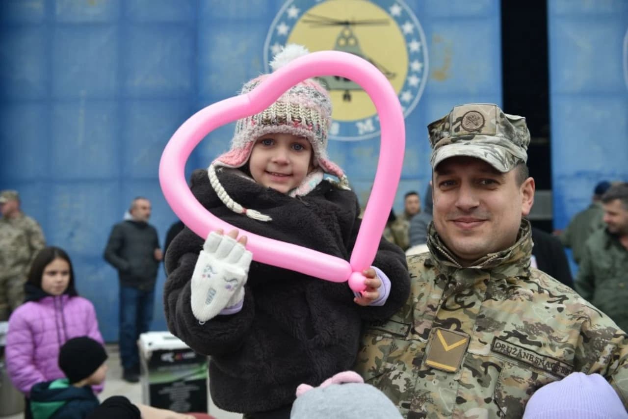 Podjela novogodišnjih paketića za djecu pripadnika MO i OS BiH