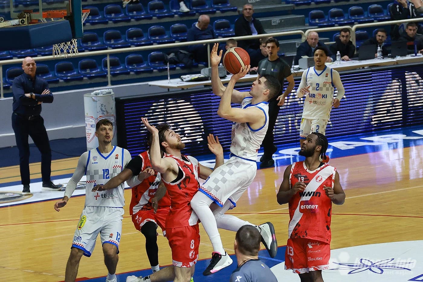 Košarkaši Širokog TT Kabeli bez većih problema su savladali HKK Zrinjski 1992 iz Mostara 123-80 u susretu 12. kola prvenstva BiH.