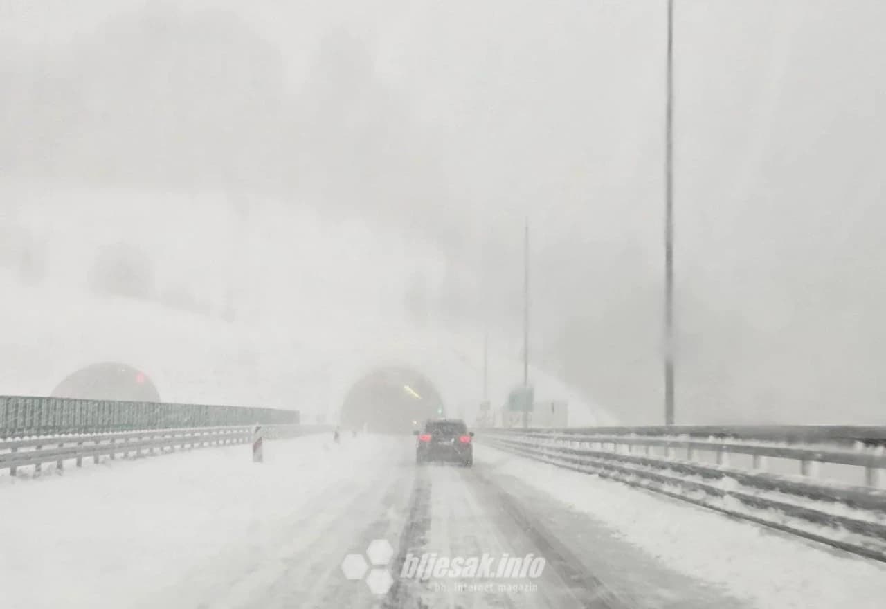 Snježne padaline uzrokuju prometni kolaps na cestama i granicama BiH
