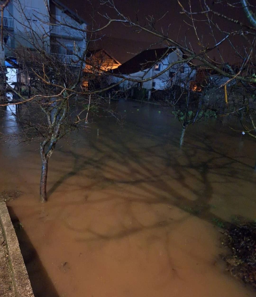 Poplavljene su kuće, pomoćni objekti, voćnjaci...