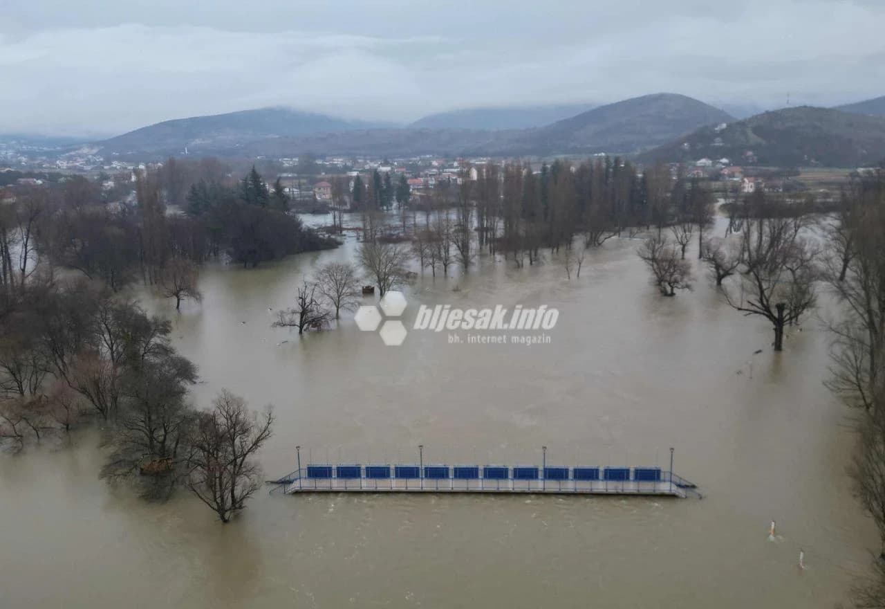 Prikaz nabujale rijeke Bune iz zraka