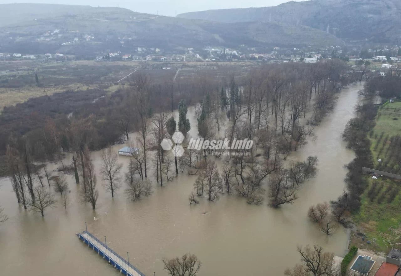 Prikaz nabujale rijeke Bune iz zraka